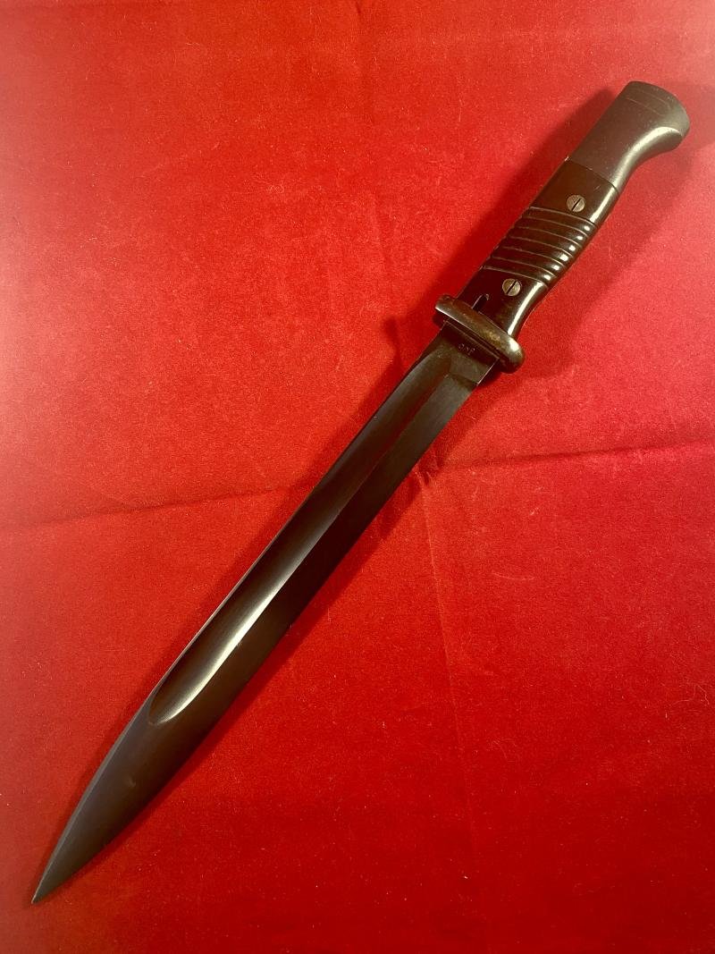 Fine WW2 German K-98 or M1884-98 III Bayonet by Carl Eickhorn with Bakelite Grip and Matching S/No. 1000 dated 1940 — image 3