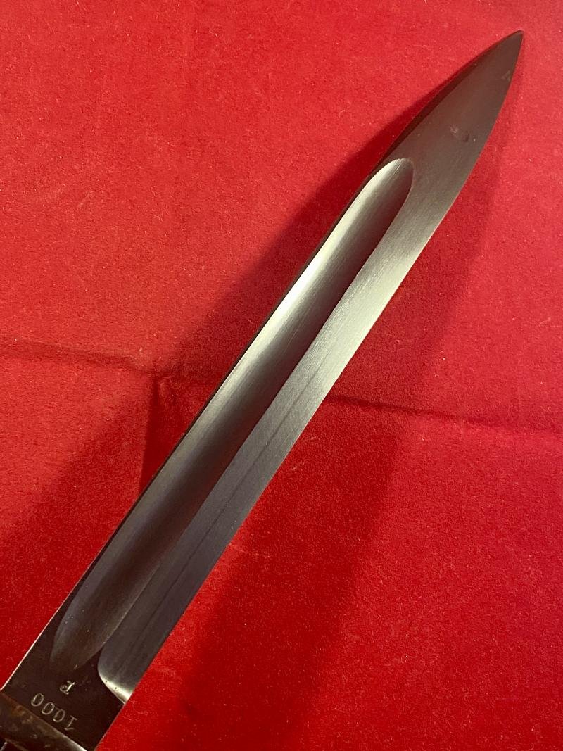 Fine WW2 German K-98 or M1884-98 III Bayonet by Carl Eickhorn with Bakelite Grip and Matching S/No. 1000 dated 1940 — image 5