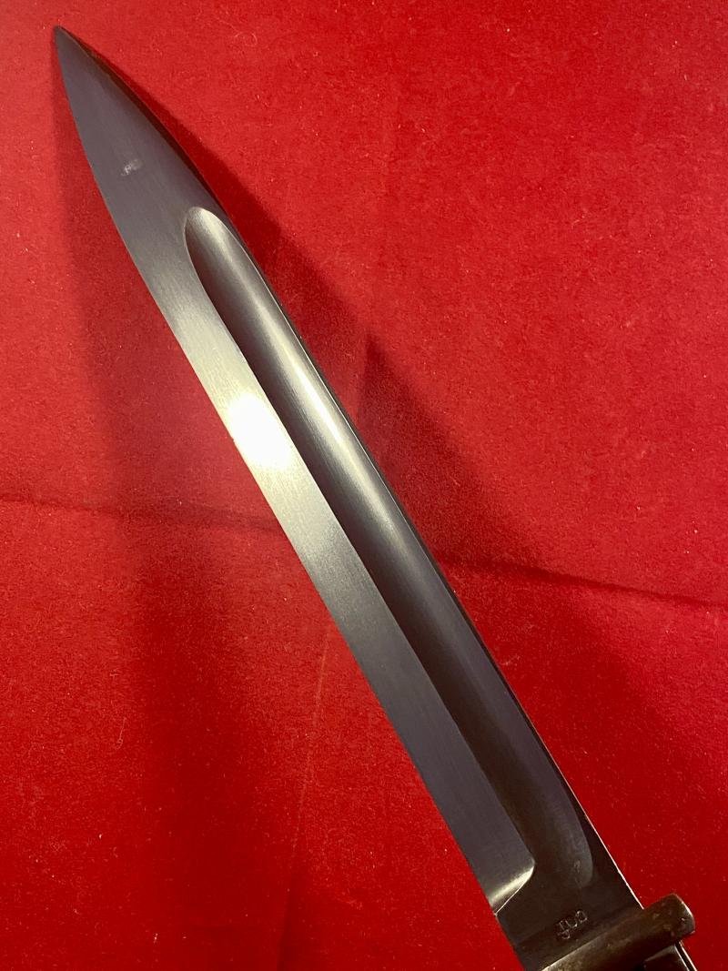 Fine WW2 German K-98 or M1884-98 III Bayonet by Carl Eickhorn with Bakelite Grip and Matching S/No. 1000 dated 1940 — image 6