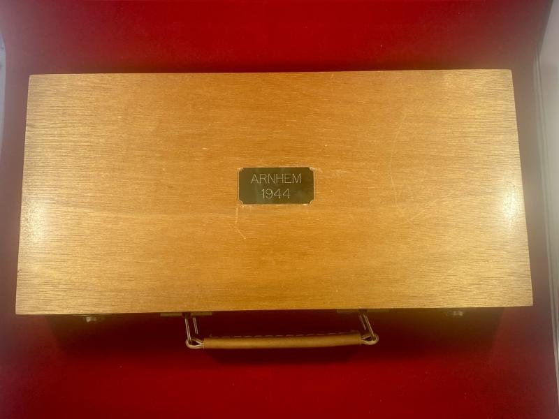 Rare 21st Parachute Regiment - 50th Anniversary of Arnhem Presentation Box to a Malcolm Van White, that contains a FS Knife and Para Patches — image 2