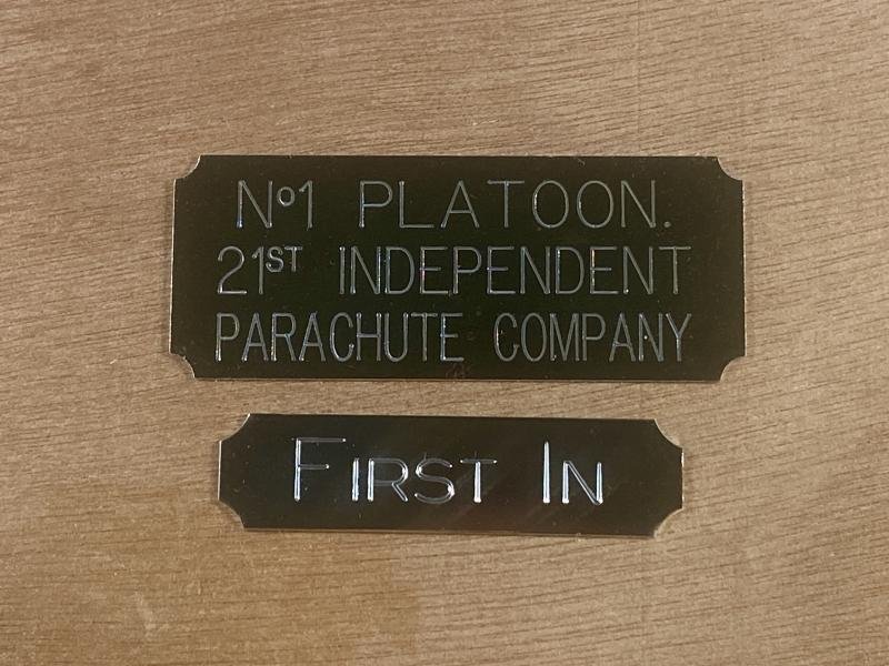 Rare 21st Parachute Regiment - 50th Anniversary of Arnhem Presentation Box to a Malcolm Van White, that contains a FS Knife and Para Patches — image 4