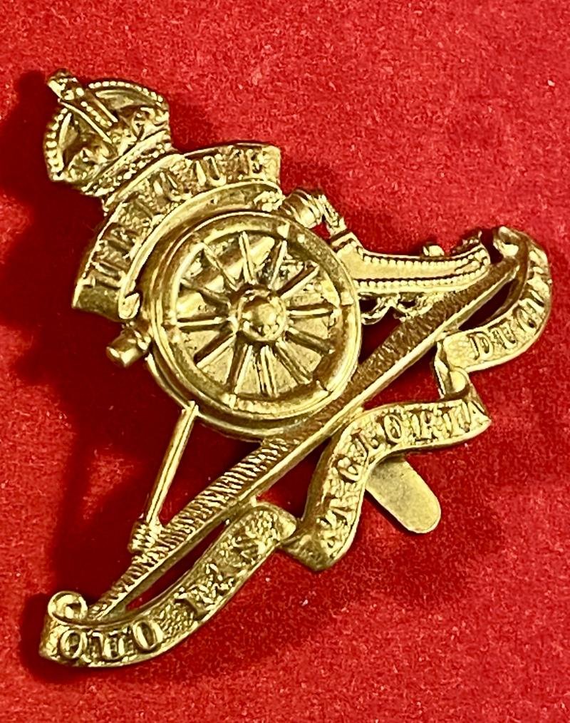 Original British Army WW1 period Royal Artillery Brass Cap Badge — image 3