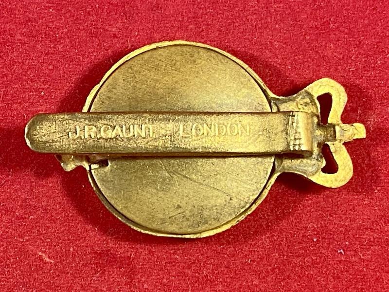 Original Household Cavalry Warrant Officer's EIIR Gilt and Enamel Cap Badge — image 7