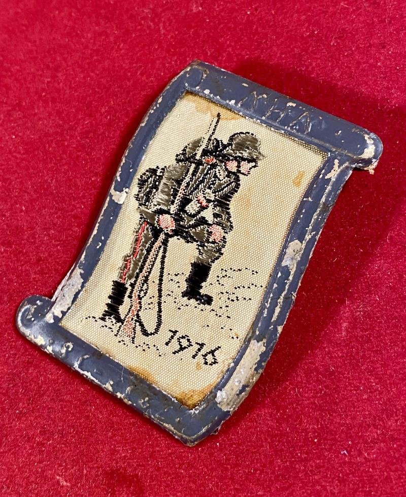 Nazi Period WHW Fund Raising Badge depicting a WW1 German Soldier 1916 Embroidered in Silk — image 2