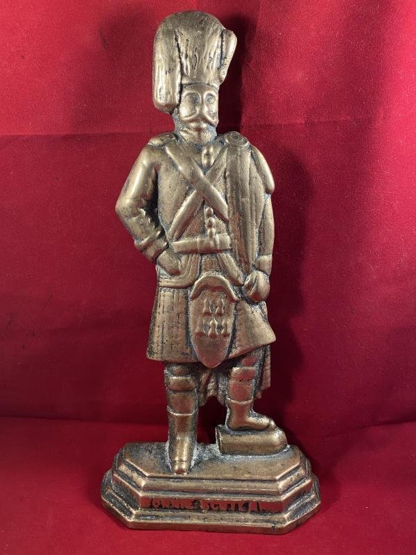 Victorian Scottish Cast Brass Doorstop Depicting a Scottish Soldier in Military Uniform - BONNIE SCOTLAND — image 4