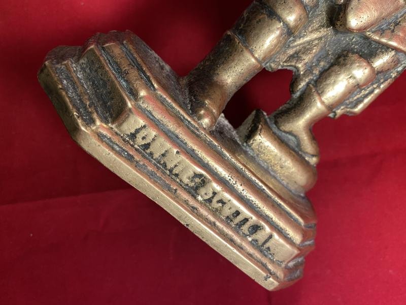 Victorian Scottish Cast Brass Doorstop Depicting a Scottish Soldier in Military Uniform - BONNIE SCOTLAND — image 5