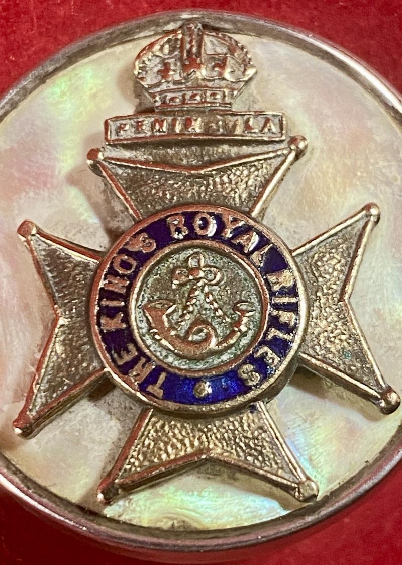 WW1 The Kings Royal Rifles Silver Rimmed, Gilt Brass, Enamel and Mother of Pearl Sweetheart Brooch — image 2
