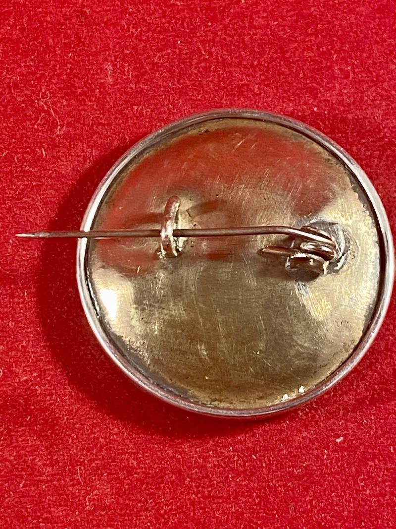 WW1 The Kings Royal Rifles Silver Rimmed, Gilt Brass, Enamel and Mother of Pearl Sweetheart Brooch — image 7