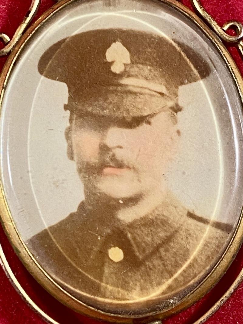 Impressive WW1 Sweetheart Gilt Brass Framed Glass Pendant with a Photo of a Royal Fusiliers Officer — image 2