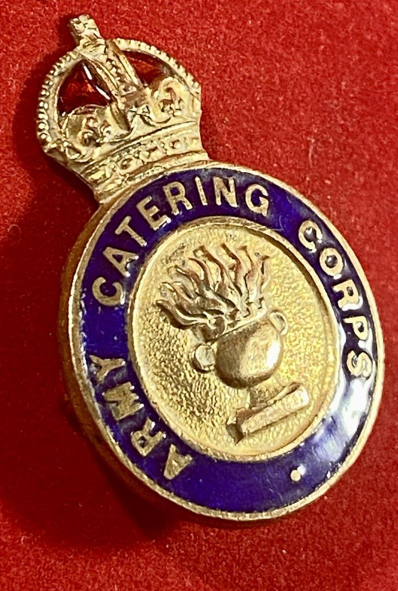 WW2 Army Catering Corps Gilt Brass and Enamel Sweetheart Brooch — image 2