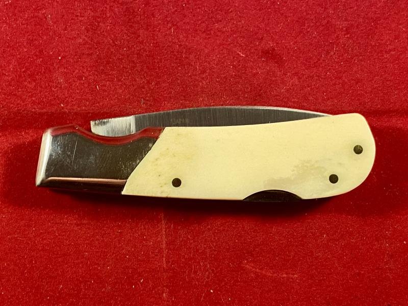 Collector's Lockback Knife by Frost Cutlery with Custom Scrimshaw of a Blue Marlin by O.D. — image 9