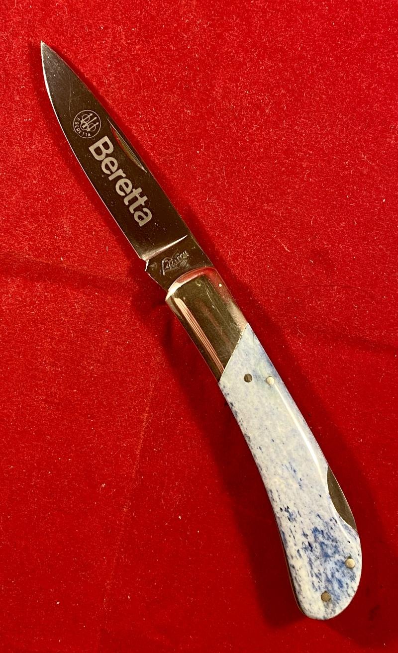 Mint Vintage Beretta Lockback Pocket Knife with Unusual Stained Bone Grip — image 5