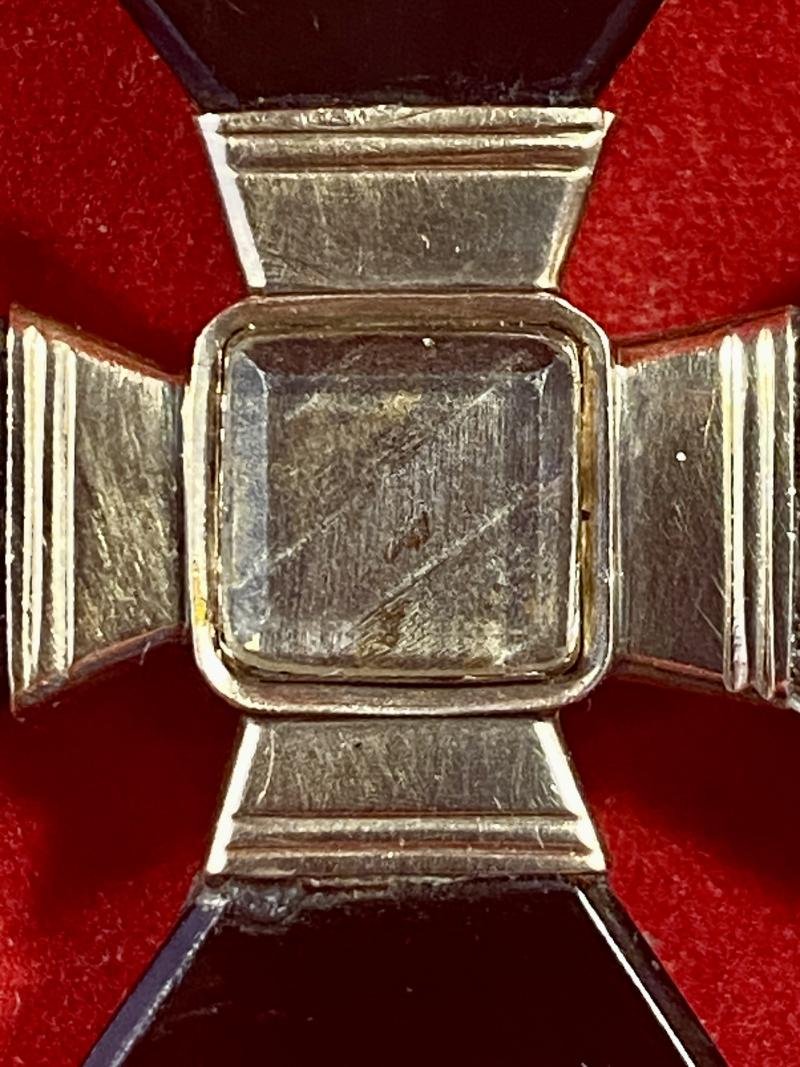 Rare Georgian Period Gold and Whitby Jet Maltese Cross Pendant c1830 — image 10