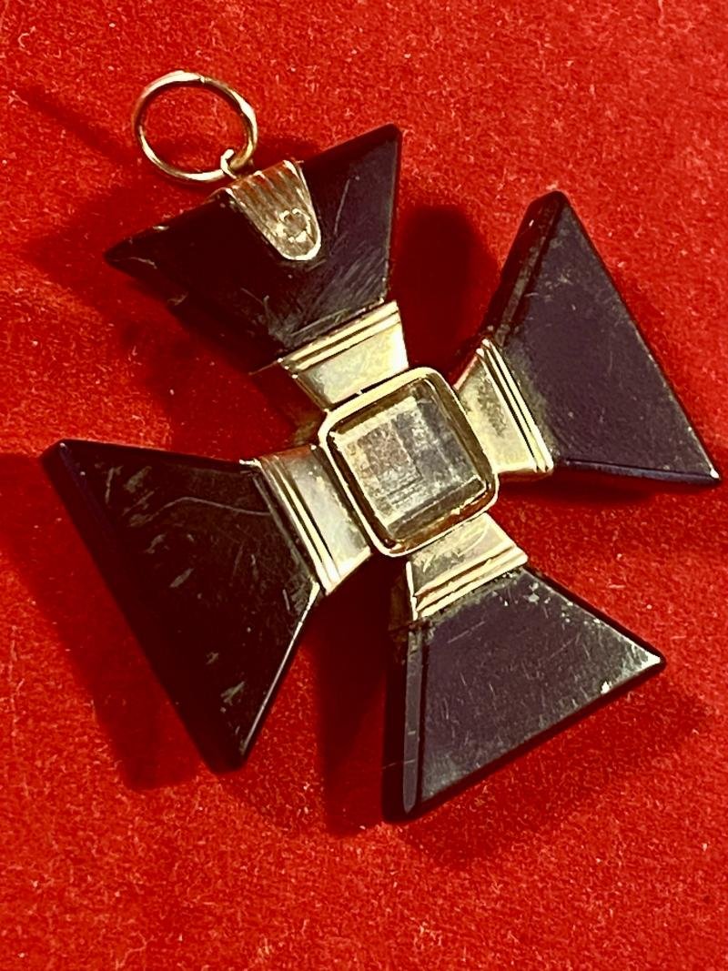 Rare Georgian Period Gold and Whitby Jet Maltese Cross Pendant c1830 — image 2