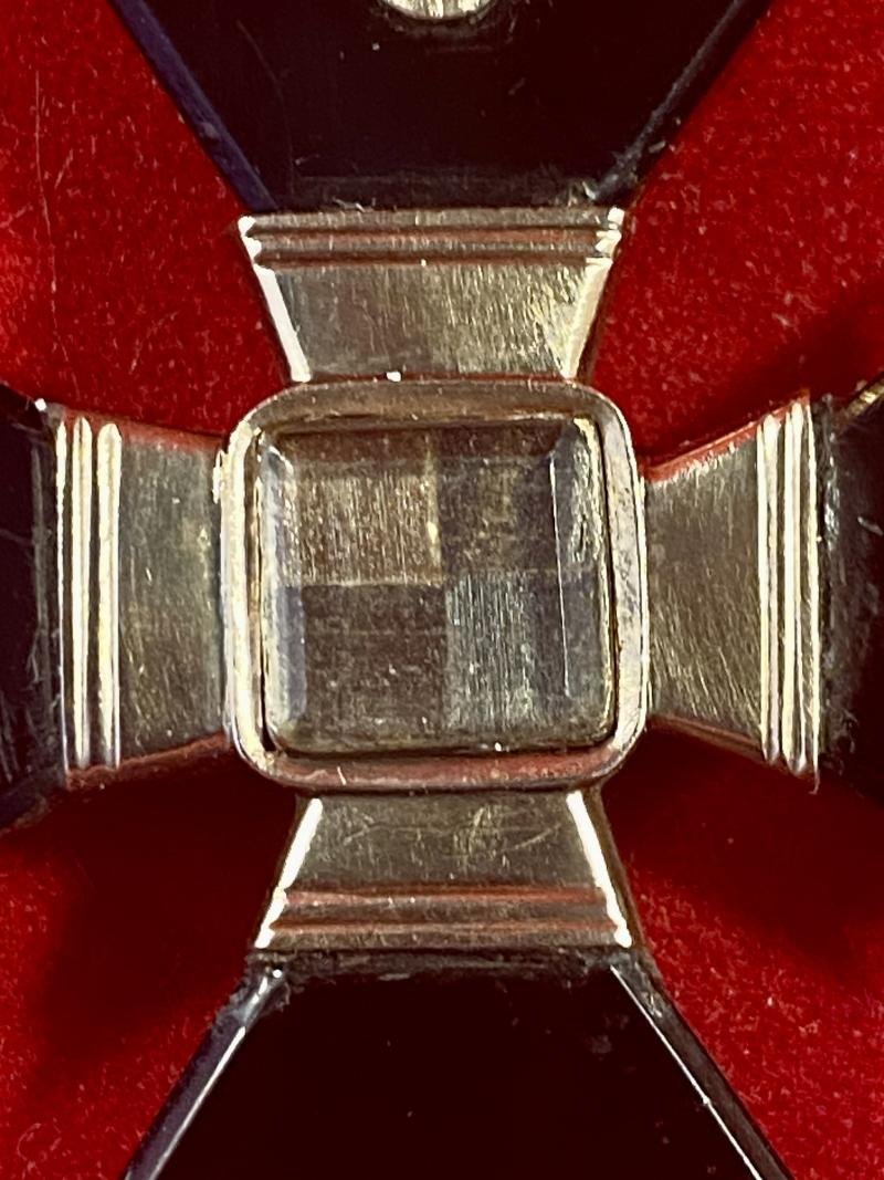 Rare Georgian Period Gold and Whitby Jet Maltese Cross Pendant c1830 — image 4