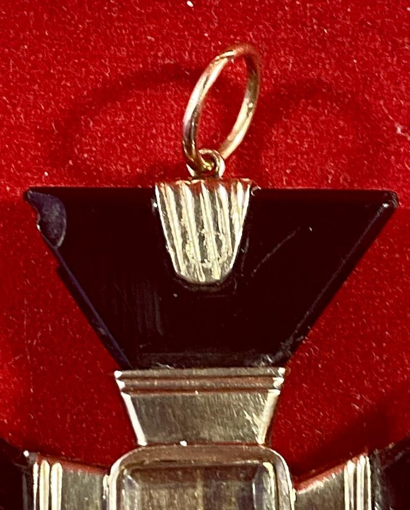 Rare Georgian Period Gold and Whitby Jet Maltese Cross Pendant c1830 — image 5