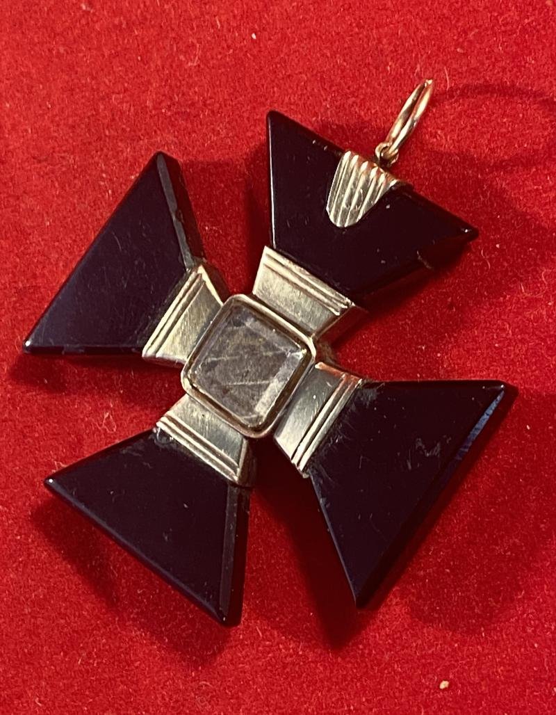 Rare Georgian Period Gold and Whitby Jet Maltese Cross Pendant c1830 — image 7