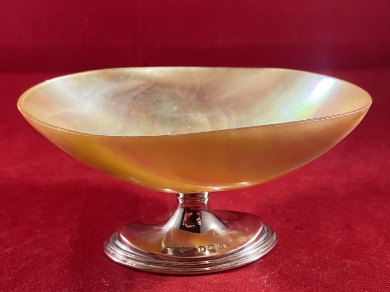 Stunning Antique Mother of Pearl and Hallmarked Silver Pedestal Caviar Dish by Mappin & Webb 1923 — image 3