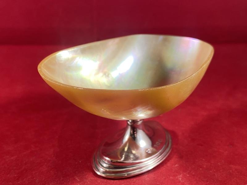 Stunning Antique Mother of Pearl and Hallmarked Silver Pedestal Caviar Dish by Mappin & Webb 1923 — image 5