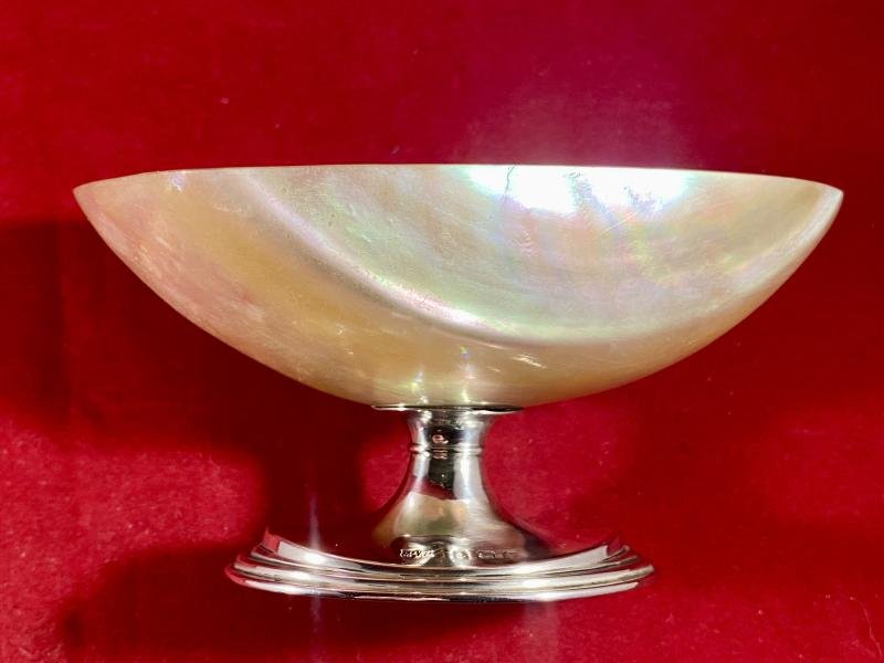 Stunning Antique Mother of Pearl and Hallmarked Silver Pedestal Caviar Dish by Mappin & Webb 1923 — image 6