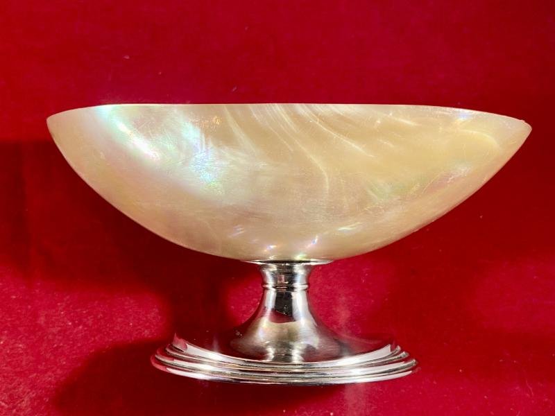 Stunning Antique Mother of Pearl and Hallmarked Silver Pedestal Caviar Dish by Mappin & Webb 1923 — image 7