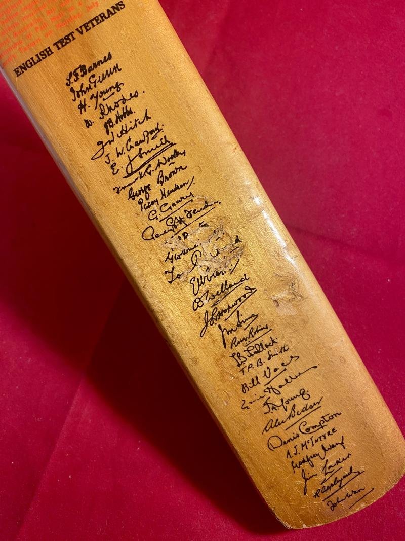 Rare Vintage Gradidge Facsimile Signed English Test Veterans and 1961 Australian Touring Team Miniature Cricket Bat — image 5