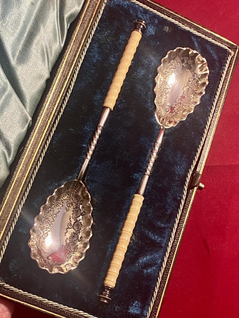 Antique Victorian Cased Pair of Silver Plated Berry Serving Spoons c1880 — image 3