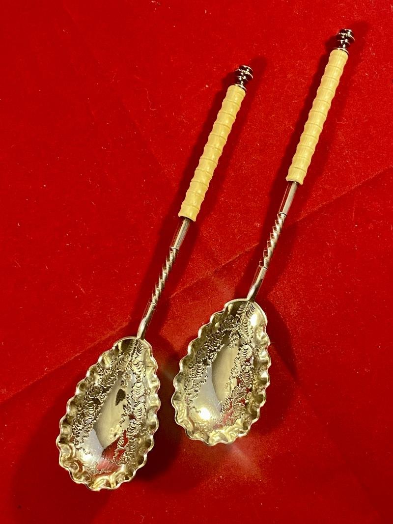 Antique Victorian Cased Pair of Silver Plated Berry Serving Spoons c1880 — image 4
