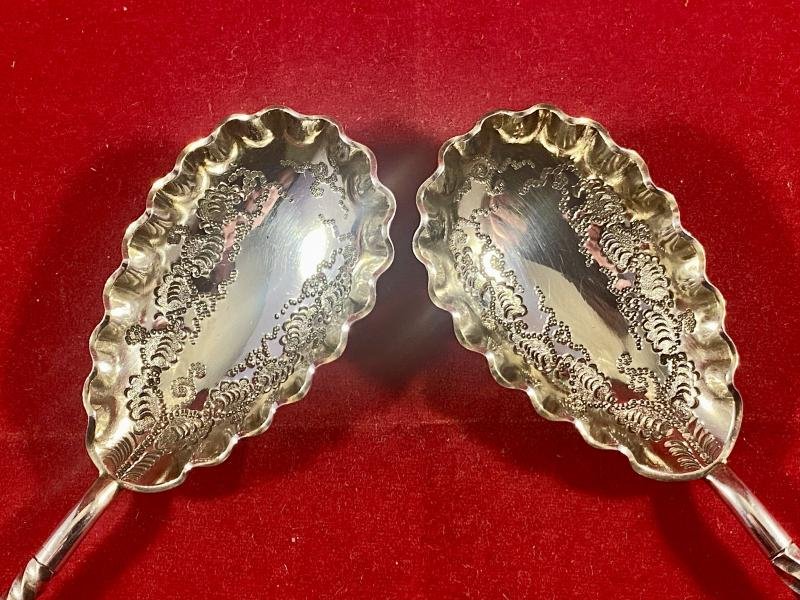 Antique Victorian Cased Pair of Silver Plated Berry Serving Spoons c1880 — image 5