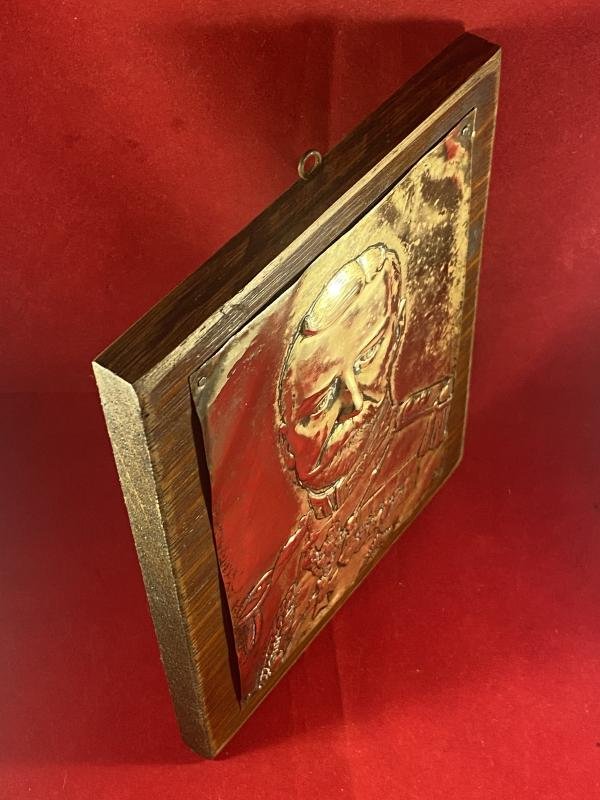 Fine Brass Relief Plaque of King George V mounted on Oak Panel c1930 — image 7