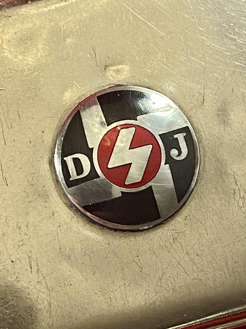 WW2 German Cigarette Case fitted with a WW2 Deutsches Jungvolk DJ Membership Badge — image 3
