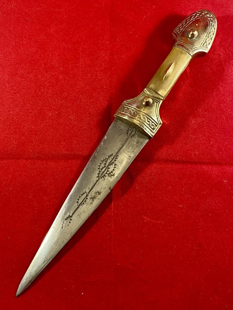 Ornate 20th Century Syrian Neck Dagger with Horn Grip Scales — image 4