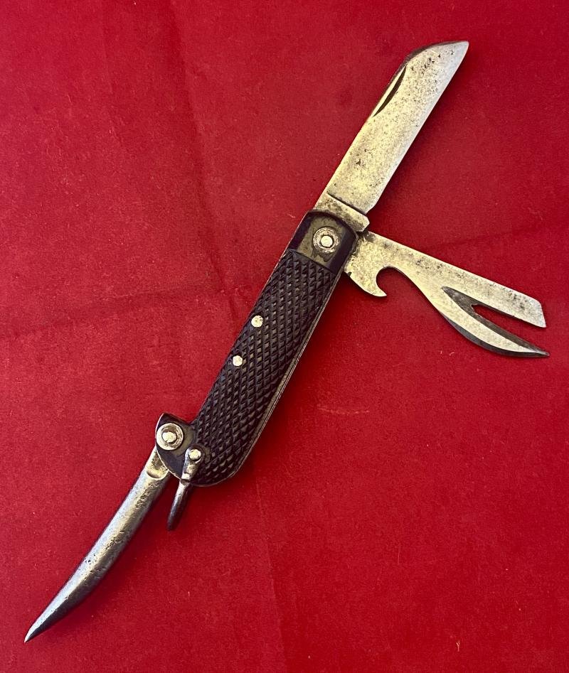 WW2 British Army Three-Piece Clasp or Jack Knife Stamped with a Broad Arrow and 1946. — image 2