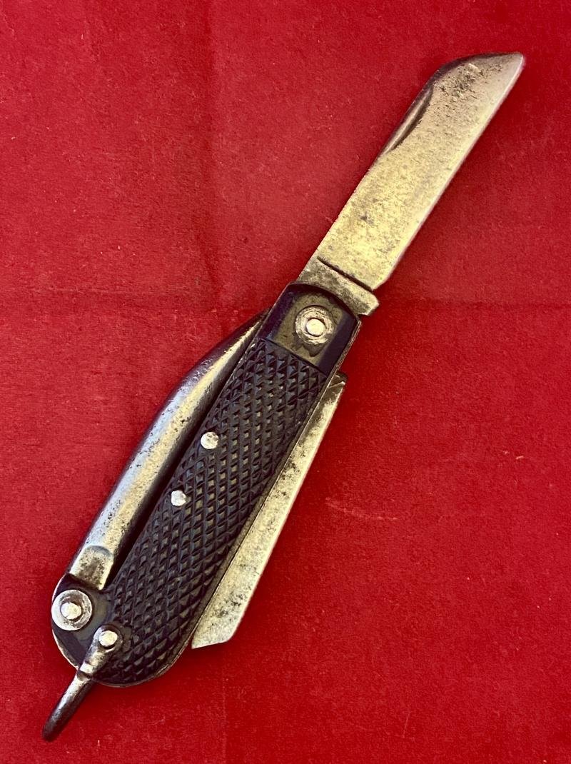 WW2 British Army Three-Piece Clasp or Jack Knife Stamped with a Broad Arrow and 1946. — image 3