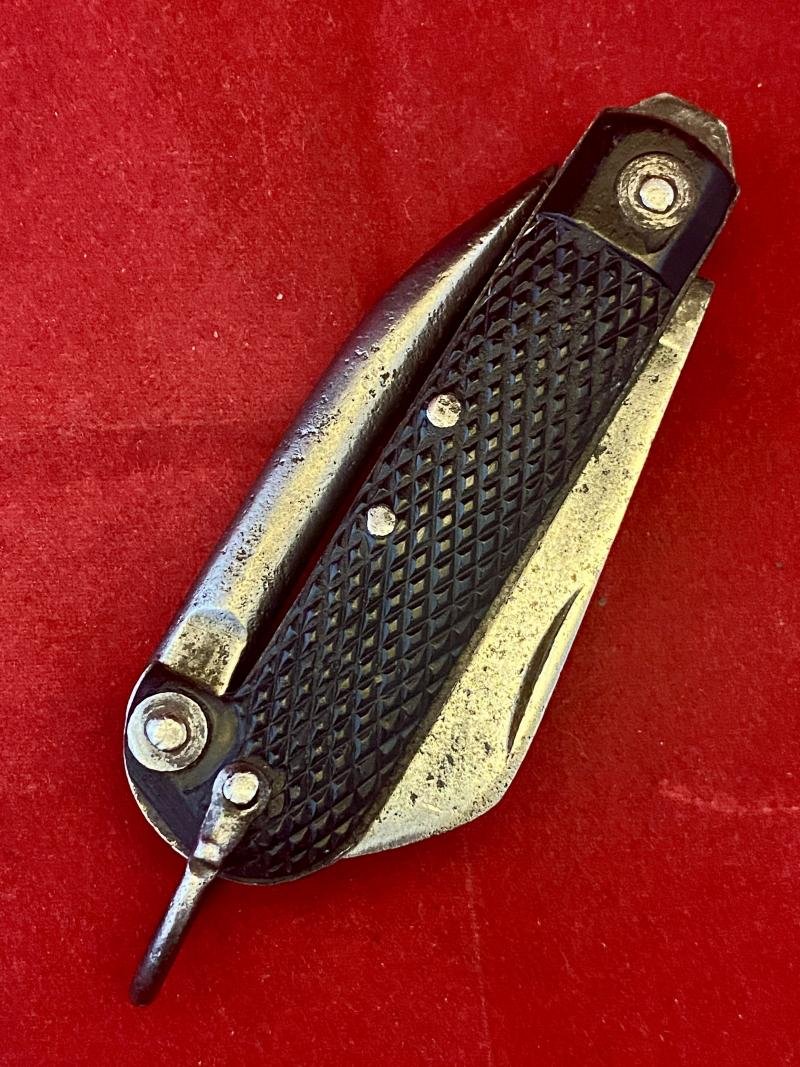 WW2 British Army Three-Piece Clasp or Jack Knife Stamped with a Broad Arrow and 1946. — image 5