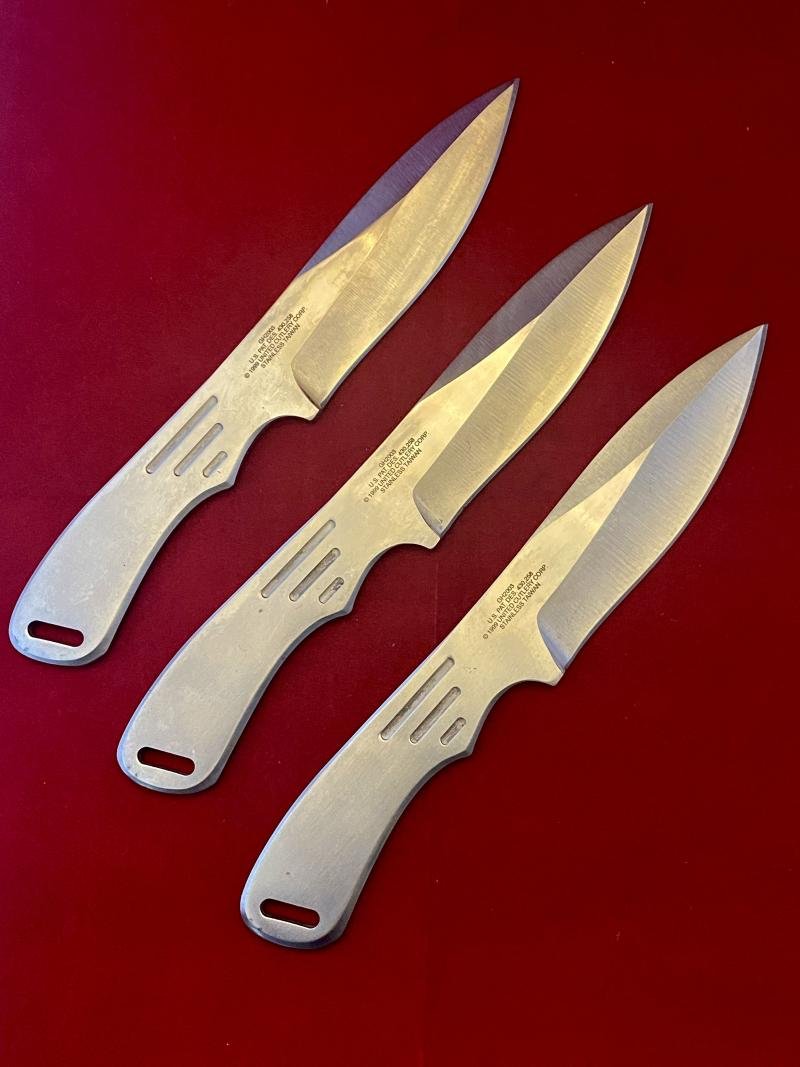 Mint Set of Three Gil Hibben Designed 8.6' Stainless Steel Throwing Knifes with Nylon Belt Sheath by United Cutlery, c2000 — image 3