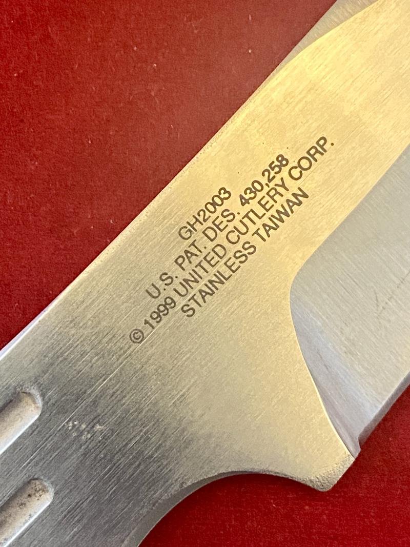 Mint Set of Three Gil Hibben Designed 8.6' Stainless Steel Throwing Knifes with Nylon Belt Sheath by United Cutlery, c2000 — image 7