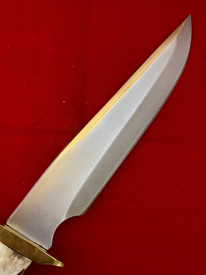 Impressive Bowie Knife with Mint 7.4' Steel Blade and Stag Antler Handle with Custom made Leather Sheath — image 6