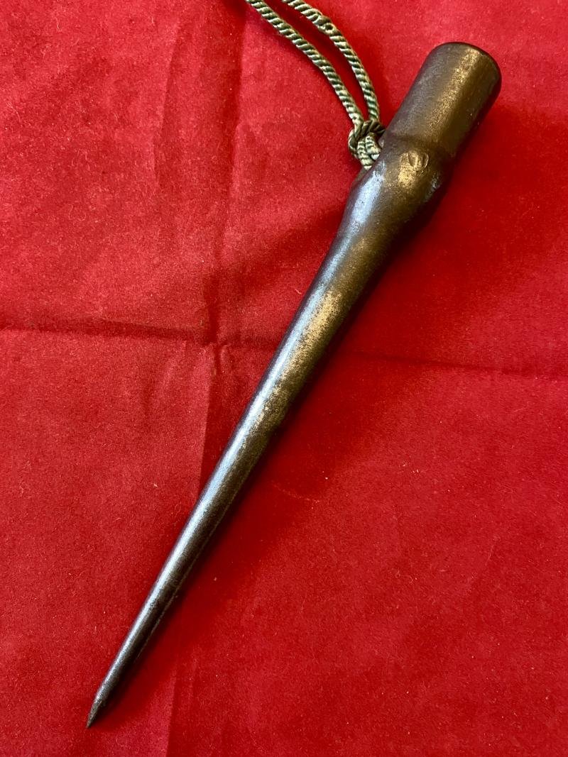 Unusual British Royal Navy 'Ropework Set' Consisting of a Deck Knife and Marlin Spike with a hard Buff Leather Sheath c1979 — image 8