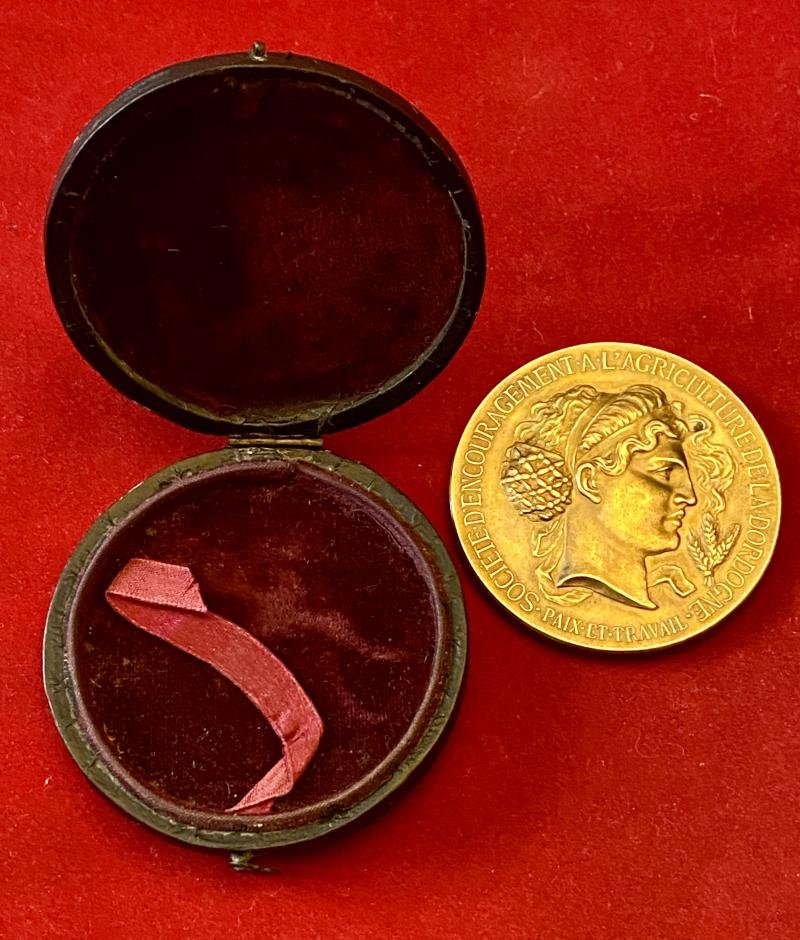 Large Antique French Bronze Medal for Société Nationale d'Encouragement à l'Agriculture de la Dordogne with Original Silk Lined Case c1880 — image 2
