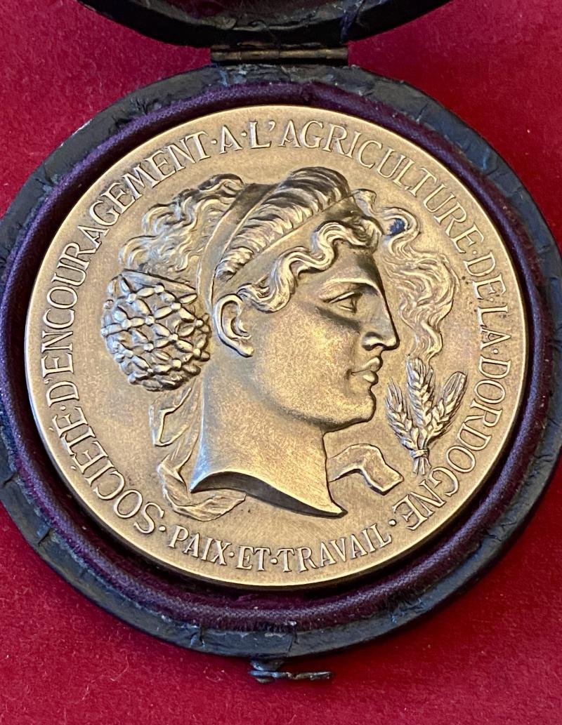 Large Antique French Bronze Medal for Société Nationale d'Encouragement à l'Agriculture de la Dordogne with Original Silk Lined Case c1880 — image 3