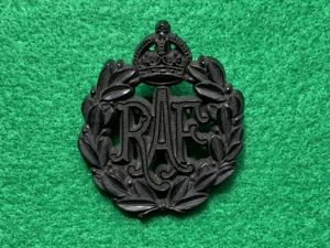 WWII Royal Air Force Airman Economy Issue Cap Badge