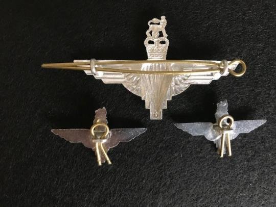 Parachute Regiment Cap and Collar Insignia — image 2