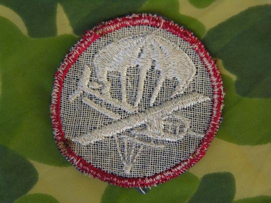WWII U.S.Army Enlisted Para/Glider Trooper Garrison Cap Badge — image 2