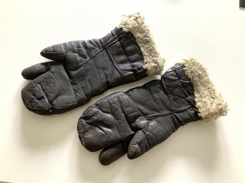 WWII US Army Air Force Gunners Gloves — image 3