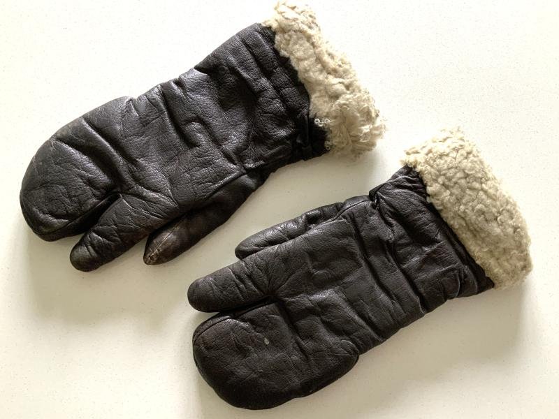 WWII US Army Air Force Gunners Gloves — image 4