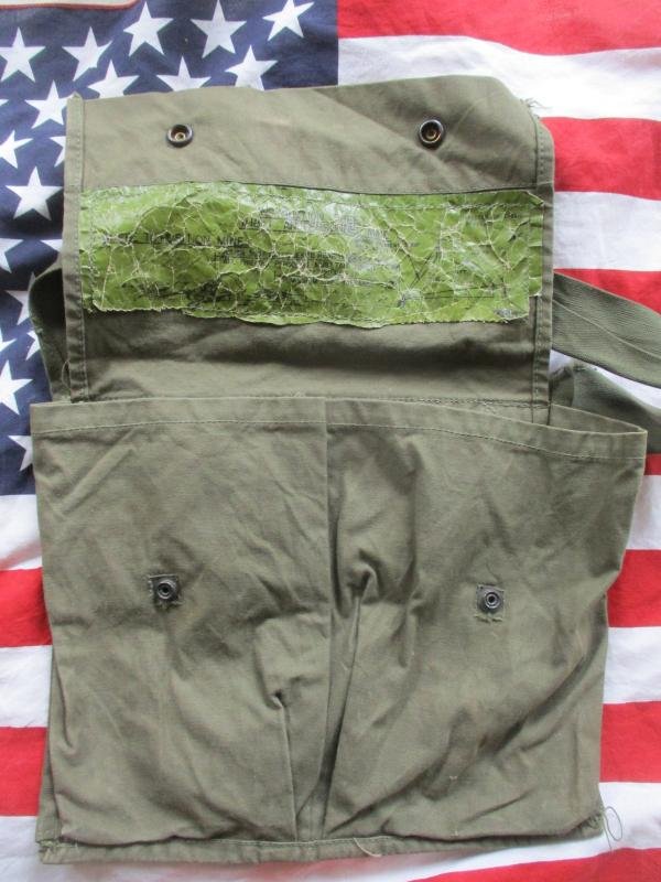 GENUINE issue US ARMY USMC VIETNAM WAR era CLAYMORE MINE BAG SATCHEL part instruction leaflet in it — image 2