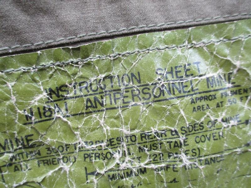 GENUINE issue US ARMY USMC VIETNAM WAR era CLAYMORE MINE BAG SATCHEL part instruction leaflet in it — image 5