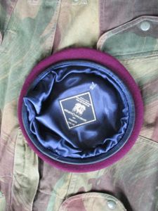PARACHUTE REGIMENT & AIRBORNE FORCES MAROON BERET officers grade silk …