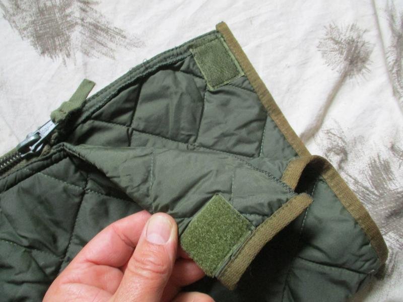 BRITISH ARMY ISSUE old type falklands war QUILTED ARCTIC TROUSER LINERS size 4 — image 5